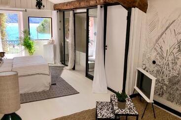 هتل Le Jardin D'emile