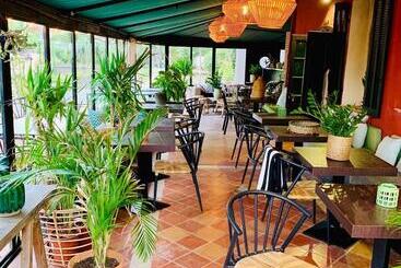 هتل Le Jardin D'emile