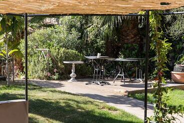 هتل Le Jardin D'emile