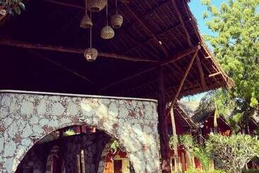 هتل Samaki Lodge