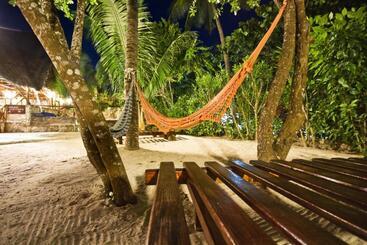هتل Samaki Lodge