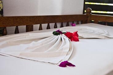 هتل Samaki Lodge