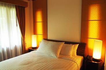 هتل The Chalet Phuket Resort