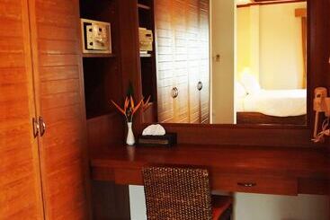 هتل The Chalet Phuket Resort