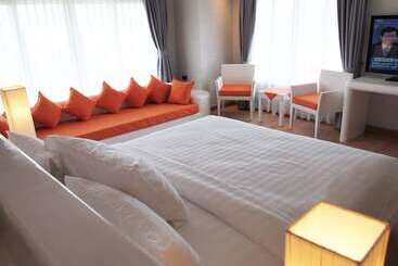 هتل The Chalet Phuket Resort