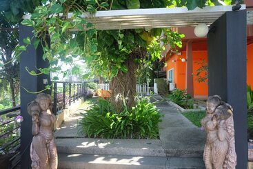 هتل The Chalet Phuket Resort