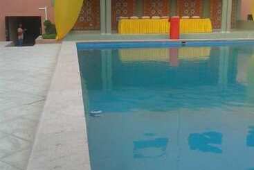 Le Monte Cristo Hotel & Suites