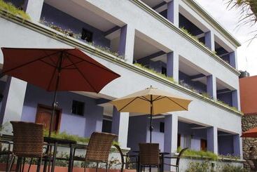 Le Monte Cristo Hotel & Suites