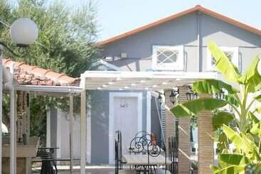 Mirsini Studios & Apartments