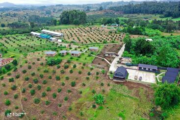 هتل Kalongo Farm Ecosystem Homes