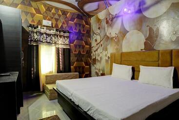 هتل Paradise Inn    Lpu Law Gate
