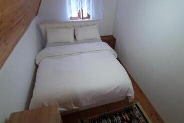 پانسیون Mountain Vista Guesthouse Shkafi