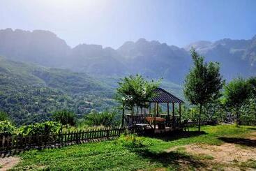 پانسیون Mountain Vista Guesthouse Shkafi