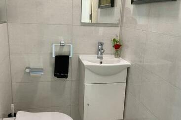 No Bathroom B&b