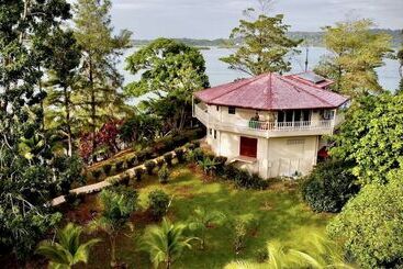 تختخواب و صبحانه Akwaba Lodge