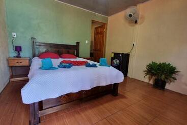تختخواب و صبحانه Cabina Aventuras Corcovado Gittana Tours