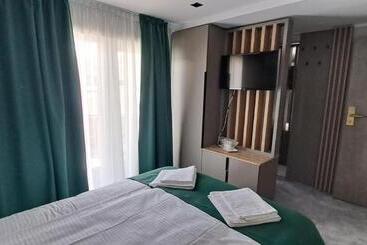 בית מלון כפרי Plutitor Lebăda