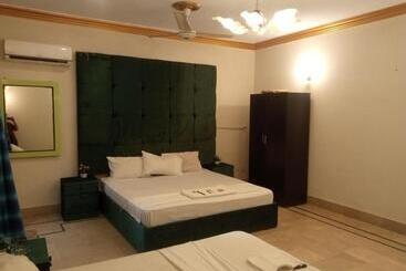 پانسیون Hill View Guest House Karachi