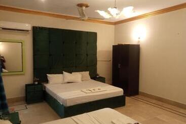 پانسیون Hill View Guest House Karachi