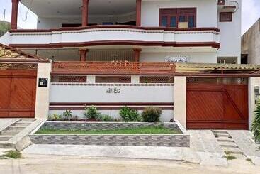 پانسیون Hill View Guest House Karachi