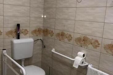 تختخواب و صبحانه Tó Party Apartman