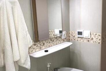 تختخواب و صبحانه Tó Party Apartman