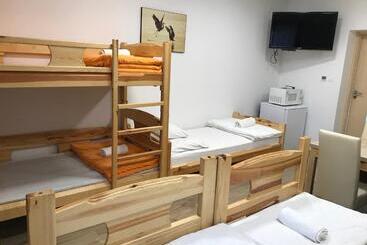 تختخواب و صبحانه Tó Party Apartman