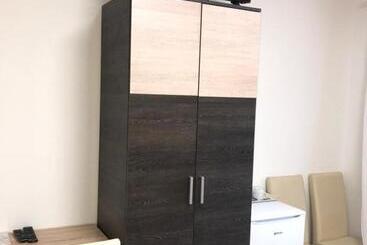 تختخواب و صبحانه Tó Party Apartman