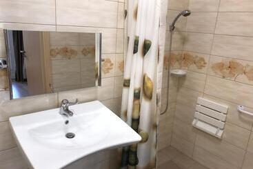 تختخواب و صبحانه Tó Party Apartman
