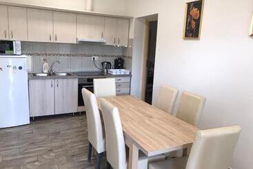 تختخواب و صبحانه Tó Party Apartman