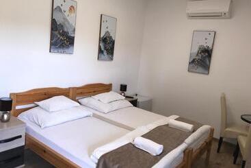 تختخواب و صبحانه Tó Party Apartman