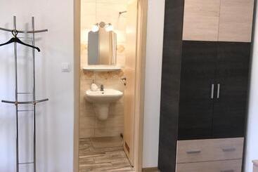 تختخواب و صبحانه Tó Party Apartman