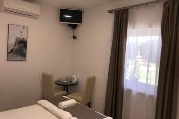 تختخواب و صبحانه Tó Party Apartman