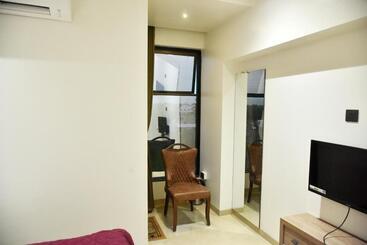 هتل Manoranjan Enclave
