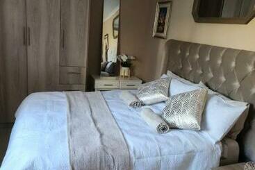 펜션 Charles Court Guest House