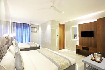 Frankstay By Hotel Preet In 05 Mints Walking Distance Nizamuddin Railway Station