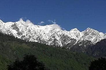 هتل Kanyal Hills View Tha Mountain