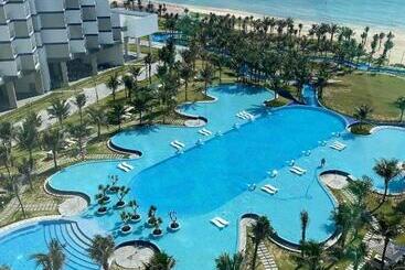 هتل The Cam Ranh Resort All Luxury Service