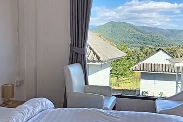 پانسیون Pai Sunrise Camping Resort