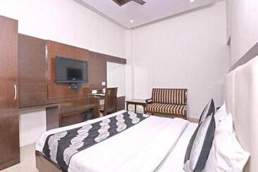 Fabhotel Station 3