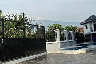 پانسیون Deluxe Mansion