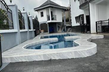 پانسیون Deluxe Mansion