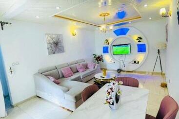 پانسیون Deluxe Mansion