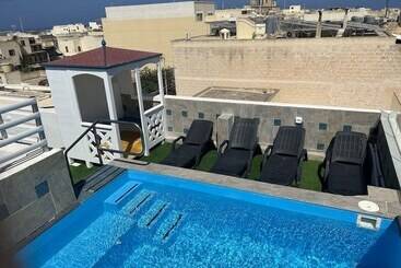 Twenty9th - Nadur