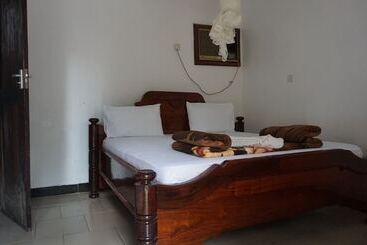 هتل Leaders Lodge