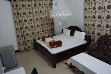 هتل Leaders Lodge