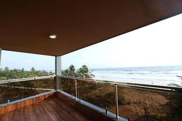 هتل The Oceanic Beach Front