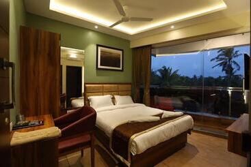 هتل The Oceanic Beach Front