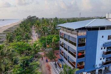 هتل The Oceanic Beach Front