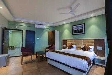 هتل The Oceanic Beach Front